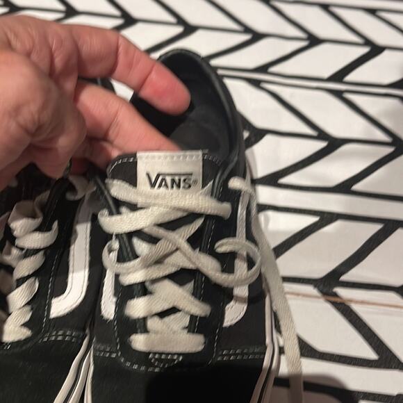 Kids Vans Classic black/white low top tie sneaker in size Youth 3 - Picture 5 of 6